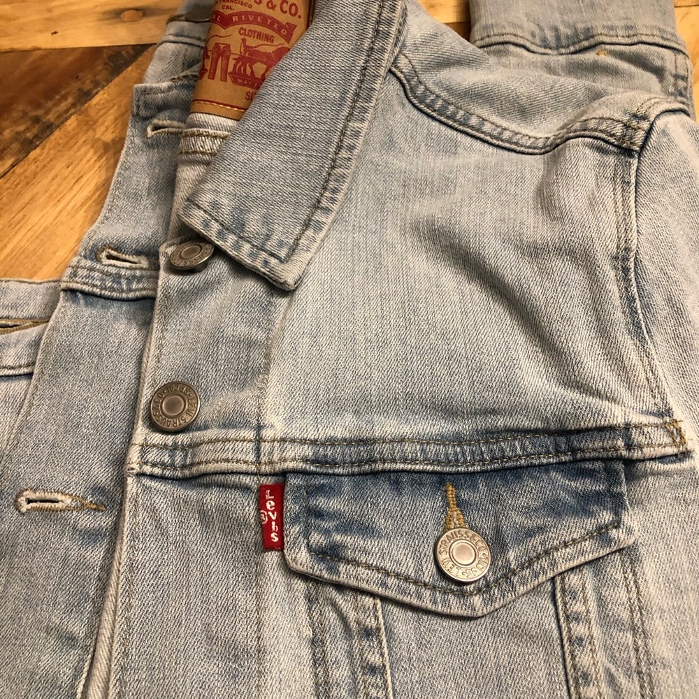 Levi Women’s Classic Trucker Jacket